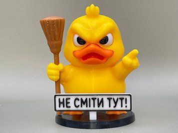 Утка с метлой &laquo;Не сміти тут&raquo; &ndash; фигурка на панель авто DUCKMET-001 фото
