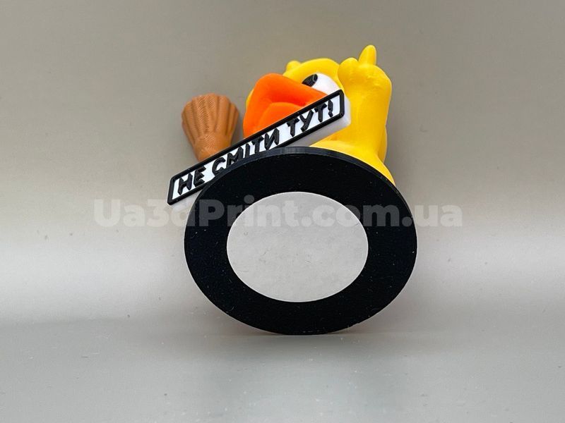 Качка з мітлою &laquo;Не сміти тут&raquo; &ndash; фігурка на панель авто DUCKMET-001 фото