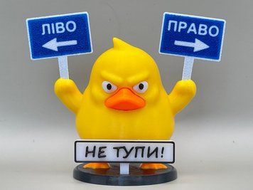 Зла качка "Ципа" з табличками Право&ndash;Ліво на підставці з написом &laquo;Не тупи&raquo; на панель авто Duck-006 фото